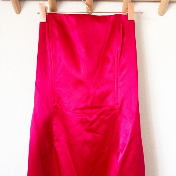 Jessica McClintock Gunne Sax Red Satin Strapless Dress - Picture 2 of 10